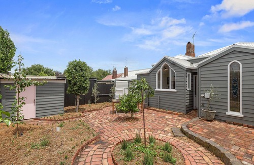 Geelong West House | Arcasia Cottage - Central, King Bed