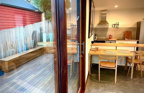 South Hobart House | Architect-Designed Studio Retreat in Prime South Hobart