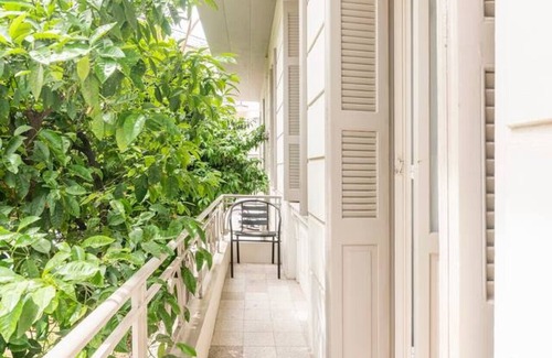 Athens City Centre House | Architect's Acropolis Townhouse Oasis