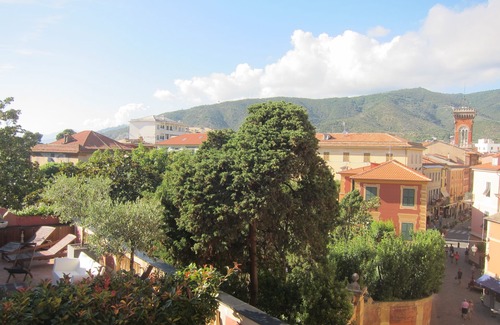 Sestri Levante Apartment | Architectural designed central apartment a few steps from the beaches. PARKING.