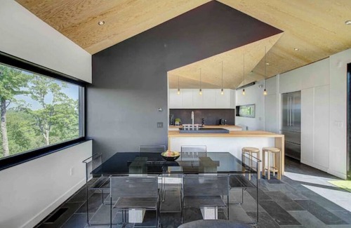 Bolton-Est Cabin | Architectural Gem in the Eastern Townshipsnn