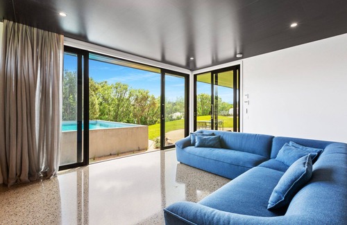 Portsea House | Architectural masterpiece, luxurious pool and entertaining area (sleeps 8)