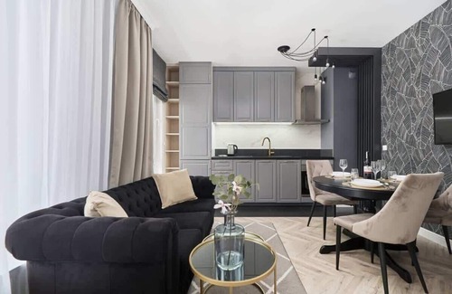 Fabryczna Apartment | Architektów 6 Wrocław | Stylish Apartment with Balcony & Parking | Remote Work |