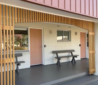 Burrill Lake Hotel | Archy's on the Lake