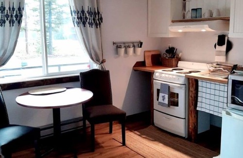 Dease Lake Cabin | Arctic Divide Lodge