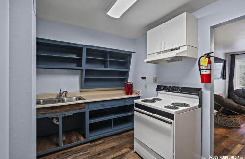 North Star Apartment | Arctic Fox Den - Westwood 6