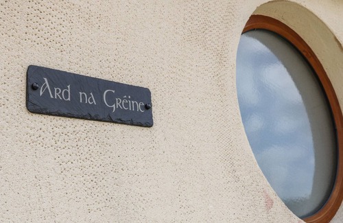 Glenties Cottage | ARD NA GRÉINE, family friendly in Glenties, County Donegal