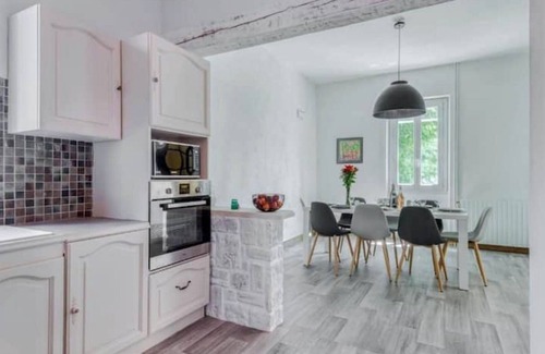 Pont-Saint-Esprit Villa | Ardeche in Provence with shady park