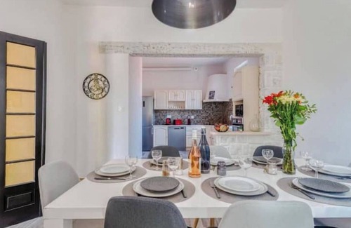 Pont-Saint-Esprit Villa | Ardeche in Provence with shady park
