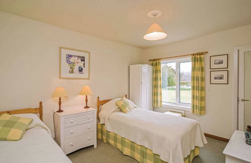 Benderloch Cottage | Ardshellach self-catering holiday home accommodate up to six guests in three bedrooms.