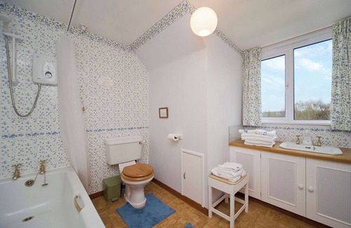 Benderloch Cottage | Ardshellach self-catering holiday home accommodate up to six guests in three bedrooms.