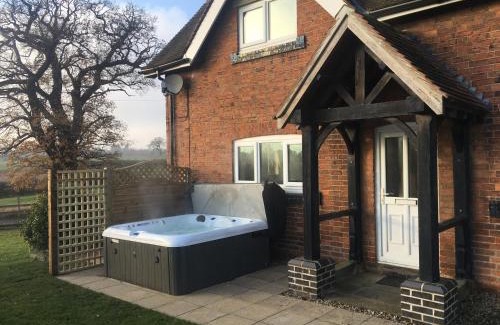 Hollington House | Ardsley Cottage - Longford Hall Farm Holiday Cottages