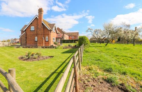 Hollington House | Ardsley Cottage - Longford Hall Farm Holiday Cottages