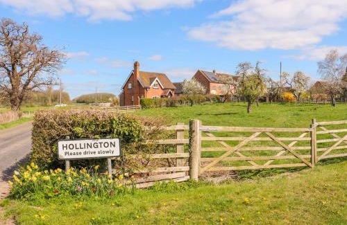 Hollington House | Ardsley Cottage - Longford Hall Farm Holiday Cottages
