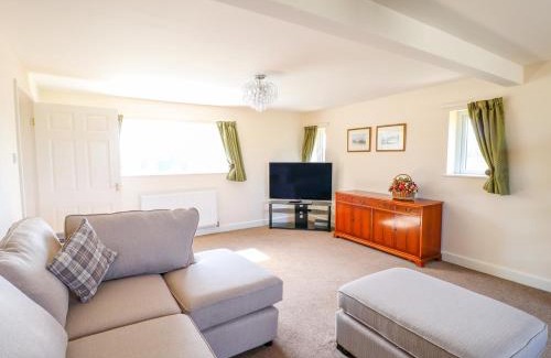 Hollington House | Ardsley Cottage - Longford Hall Farm Holiday Cottages