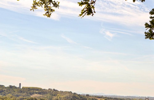 Gaujacq House | Are you dreaming of a relaxing vacation with southern flair? Then this quietly located country house