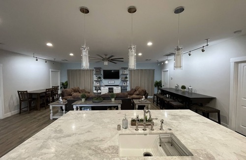 Bullhead City House | Area 51 Annex - Alien Lake Escape - - Minutes from the River/Casinos/Lake!