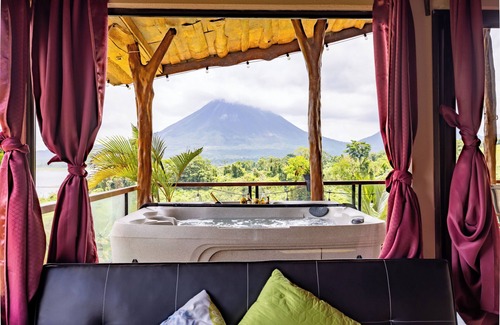 El Fosforo House | Arenal volcano & Lake front House Las Pavas.