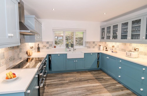 Llanbedrog House | ARGRAIG, pet friendly, luxury holiday cottage in Llanbedrog