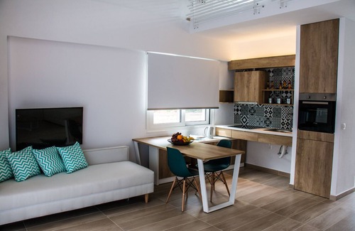 Olympiada Apartment | Aristotelia Gi Ikies - Cozy Poolside Suite