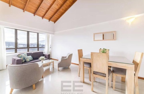 La Aguacatala Apartment | ArkadiaMall-Rodeo-Breakfast-Daily-Cleaning-56m2-DLX