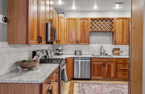 Bentonville House | Arkansas Grand Oasis: Luxury & Adventure
