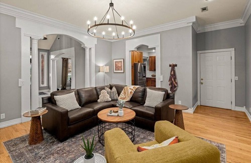 Bentonville House | Arkansas Grand Oasis: Luxury & Adventure