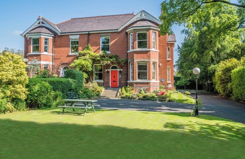 Knutsford House | Arley Apartment - 2 Bedroom Apartment in Leafy Cheshire