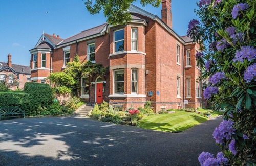 Knutsford House | Arley Apartment - 2 Bedroom Apartment in Leafy Cheshire