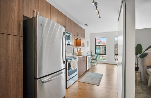 Jefferson Manor Apartment | Arlington Alexandria Oasis by airport shopping and dining