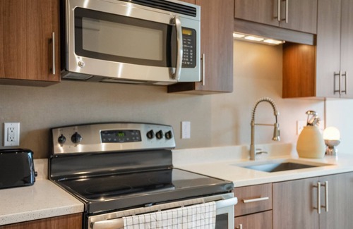 Jefferson Manor Apartment | Arlington Alexandria Oasis by airport shopping and dining