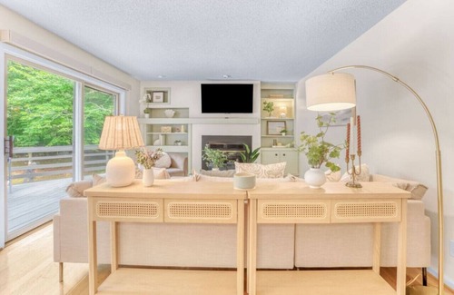Jamestown House | Arlington Oasis | Sport Court, HotTub, Golf, Games