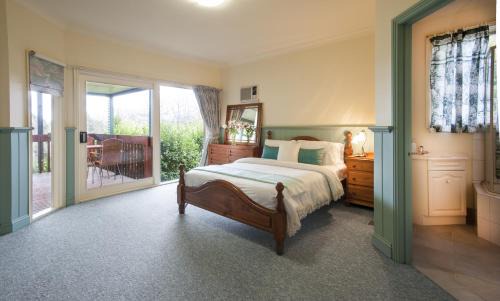 Mount Dandenong Bed & Breakfast | Arnica Views Summit Retreat