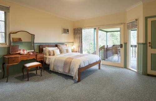Mount Dandenong Bed & Breakfast | Arnica Views Summit Retreat