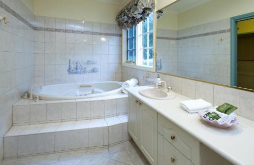 Mount Dandenong Bed & Breakfast | Arnica Views Summit Retreat