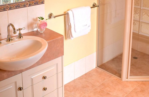 Buffalo Bed & Breakfast | Arnold House - Beautiful Country Retreat - The Anastasia Suite.