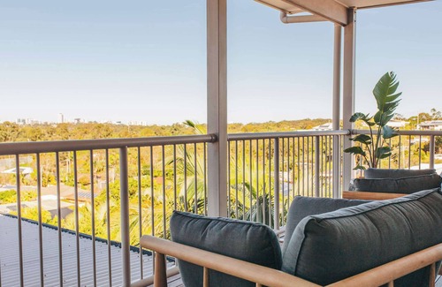 Aroona House | Aroona Family Retreat with Coastal Views