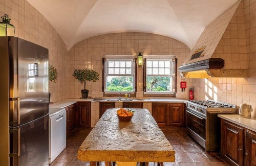 Aldeia de Irmaos Villa | Arrabida Estate near Lisbon with Pool and Vineyard