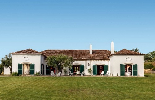 Aldeia de Irmaos Villa | Arrabida Estate near Lisbon with Pool and Vineyard
