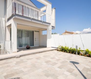 Villa Grazia di Carini Villa | Arricàmpati Apartments Villa & Bringo Car Rental