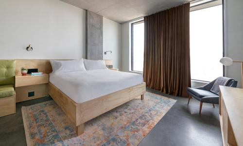 East Cesar Chavez Hotel | ARRIVE Austin