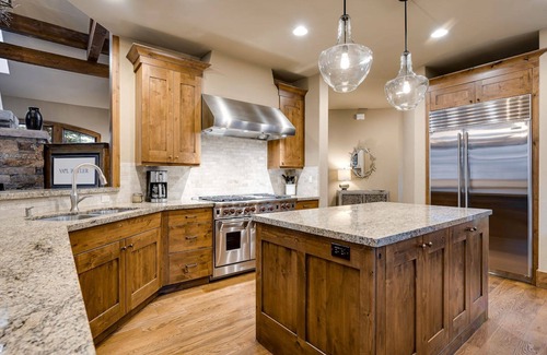 Edwards House | Arrowhead Retreat by Vail Butler - Walk to Lift!