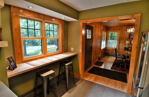 Namekagon Cabin | Arrowwood Lodge is a charming 1-bedroom cabin situated just a block from Lake Namakagon.