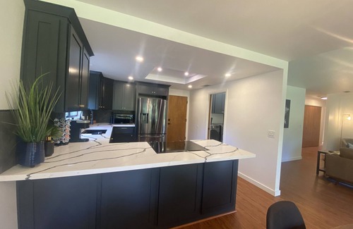 Columbia House | Arroyo Manor - Centrally Located
