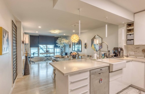 East Side Condo | Art Deco Broadway Bedroom (with Shared Common Area)
