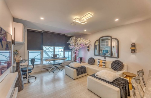 East Side Condo | Art Deco Broadway Bedroom (with Shared Common Area)