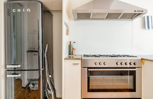 Cremorne Apartment | Art Deco Garden apartment house like proportions