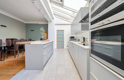 Levallois-Perret Apartment | “Art Deco” private mansion 220m2 spread over 3 levels, 5 bedrooms, 5 bathrooms