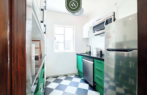 Miguel Hidalgo Apartment | Art Deco Style Condo 2min Walk to Lincoln Park