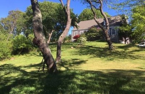 Northville House | Art filled house 3.5 acre. 1 min from beach
